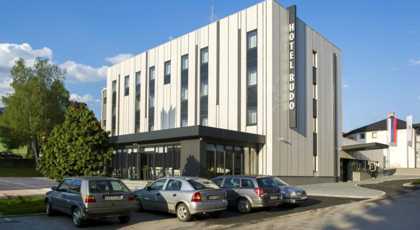 Акционари љути што ЕРС купује пропали хотел у Рудом