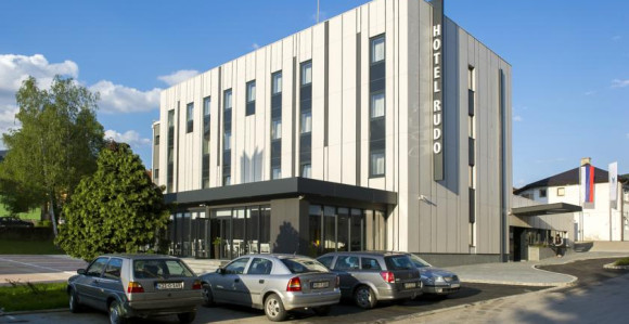 Akcionari ljuti što ERS kupuje propali hotel u Rudom