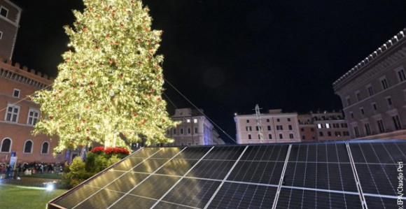 Obiđite planetu u novogodišnjem izdanju – solarna jelka u Rimu