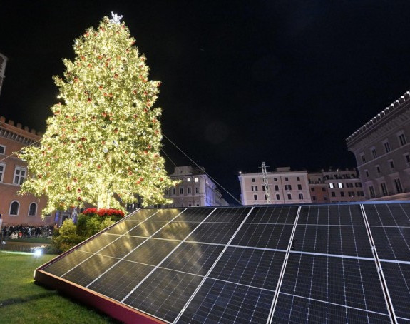 Obiđite planetu u novogodišnjem izdanju – solarna jelka u Rimu
