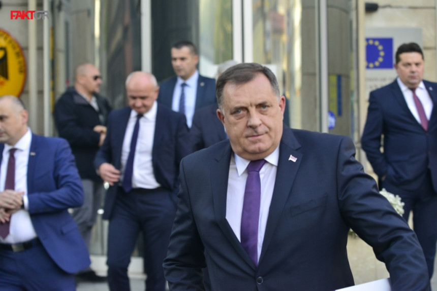 Kako vratiti kredit: Dodik moli Orbana, prodaje obveznice...