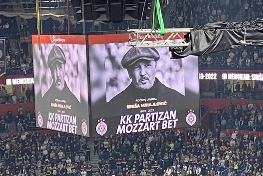 Navijači Partizana u Areni odali poštu legendarnom Mihi