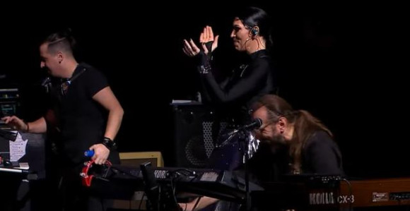 Grupa “Neverne bebe” objavila album "Hodaj" i spot za "Ćuti"