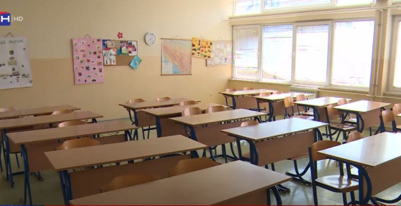 Politika u školama se ukorijenila, a nadležni ćute