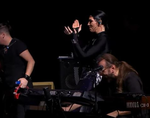 Grupa “Neverne bebe” objavila album "Hodaj" i spot za "Ćuti"