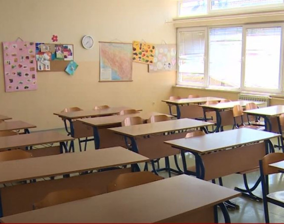 Politika u školama se ukorijenila, a nadležni ćute