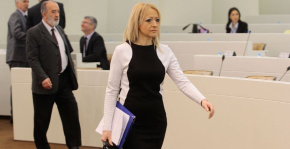 Умјесто што купује НАТО улазнице, нека СНСД одблокира пројекте