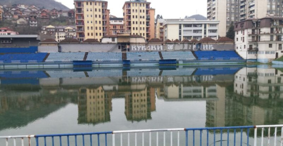 Rijeka Drina potopila gradski stadion u Zvorniku