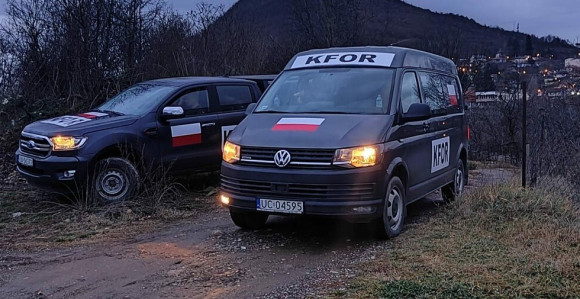 Kfor razvukao bodljikavu žicu, trenutno mirno