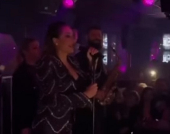 Ceca prekinula koncert i čestitala Hrvatima bronzu