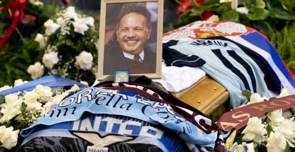Sahranjen Siniša Mihajlović, hiljade ljudi ga ispratilo