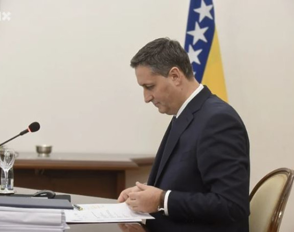 На столу именовање Борјане Кришто и Додикови захтјеви