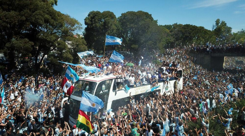 Nakon proslave Buenos Ajres u potpunosti uništen