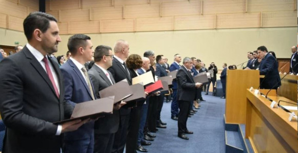 Tek formirana nova Vlada, a uskoro prva ostavka?