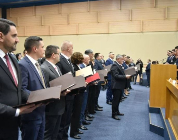 Tek formirana nova Vlada, a uskoro prva ostavka?