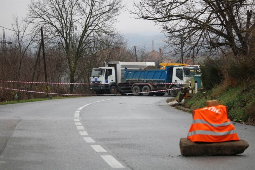 Srbi sa Kosova do daljnjeg ostaju na barikadama