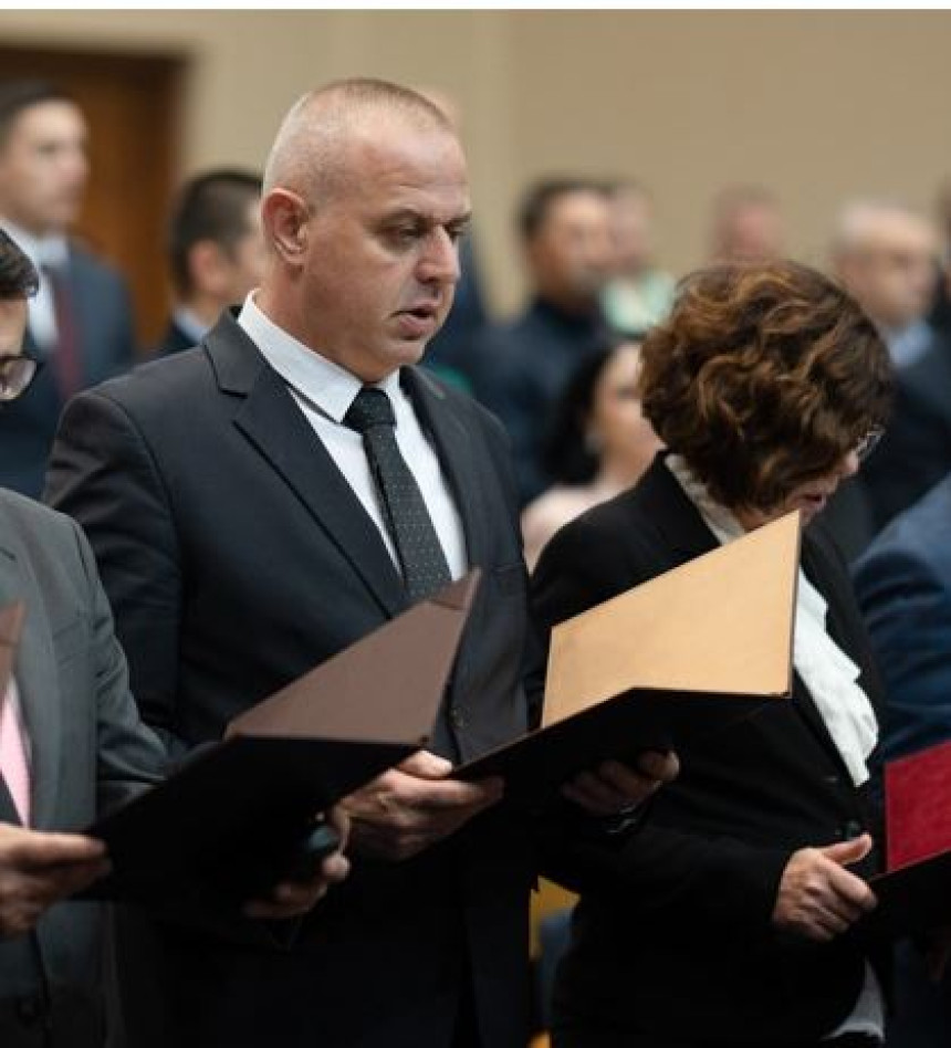 Nakon Dogana i Dragoslav Kabić podnosi ostavku