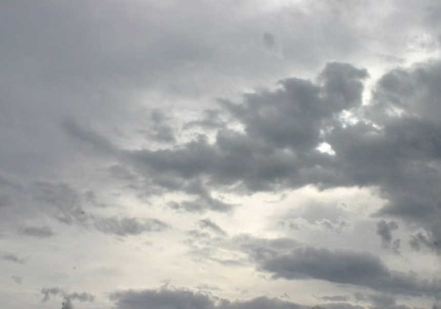 Danas se očekuje pretežno oblačno sa slabom kišom