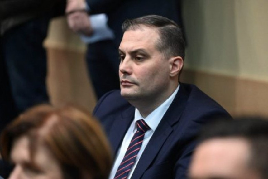 Ministar Bojan Vipotnik odgovorio na prozivke