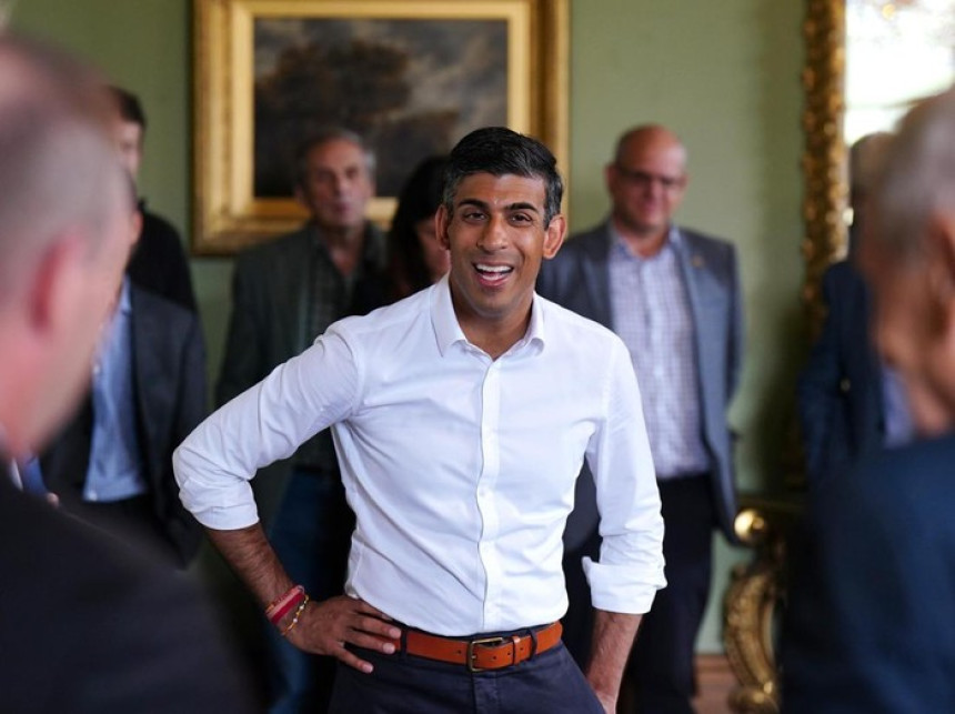 Premijer pitao beskućnika da li se bavi biznisom