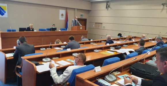 Ne odriču se: Na „bijelom hljebu“ 13 delegata iz Vijeća naroda RS