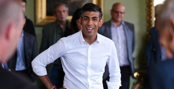 Premijer pitao beskućnika da li se bavi biznisom