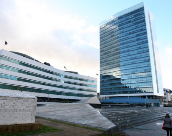 Limuzine poslanika iz budžeta odvezle 223.000 maraka