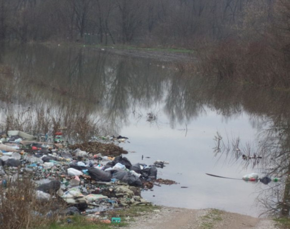 Srbac: Voda se povlači, ostaju šteta i sramota
