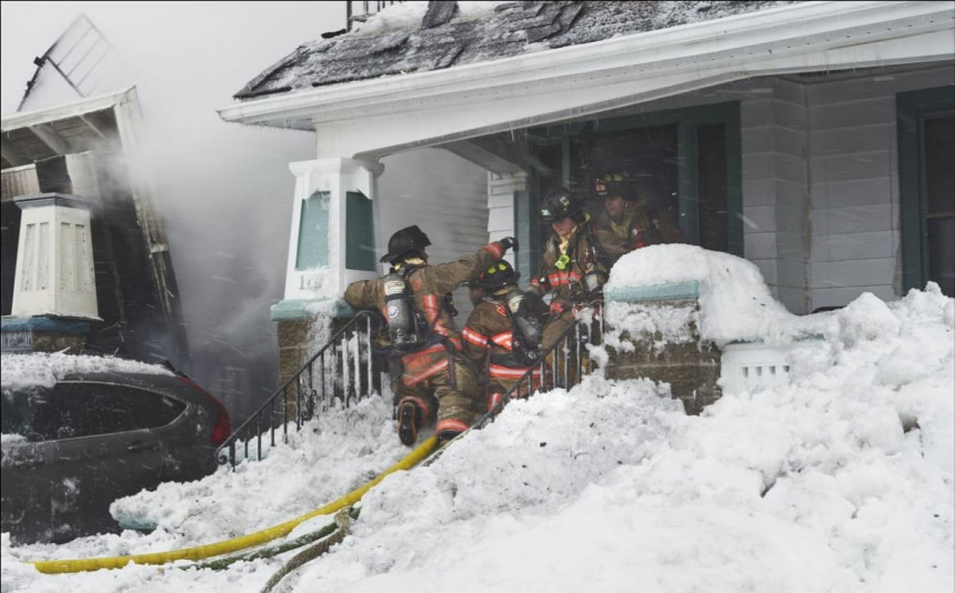 Snježna oluja u SAD ne jenjava, život izgubilo 56 osoba