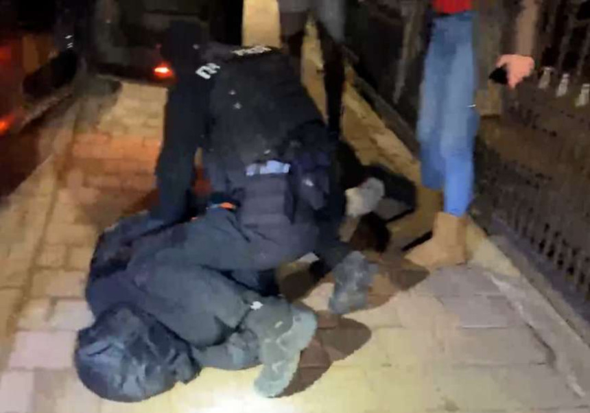 Hapšenje zbog terorizma, nađeno oružje i eksploziv