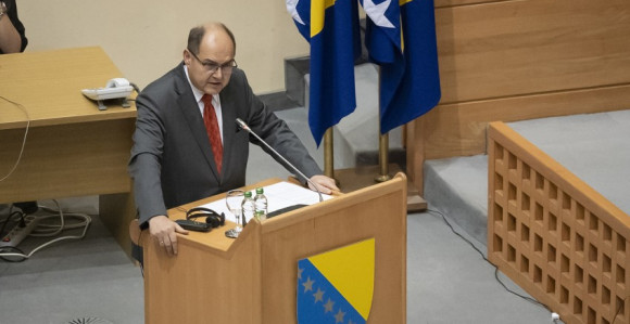 Srpska priznaje Šmita i sprovodi njegovu odluku