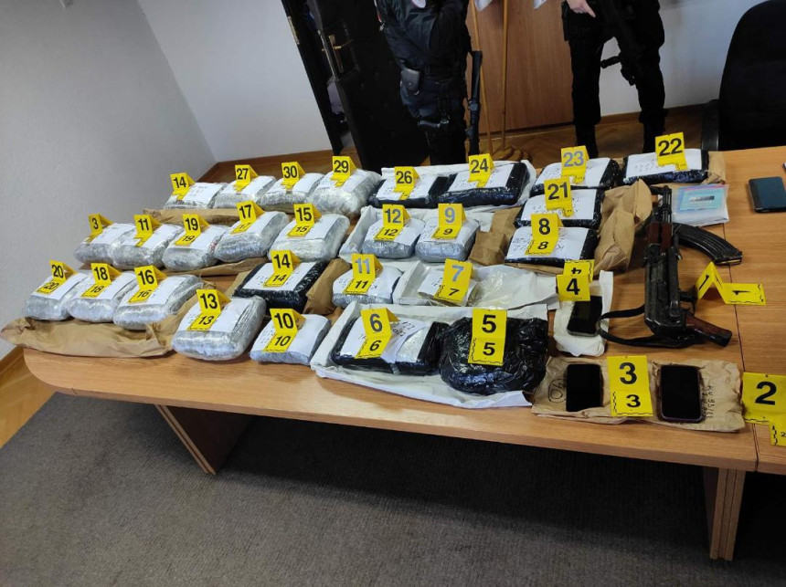 Uhapšeno jedno lice, zaplijenjeno oko 25 kg droge