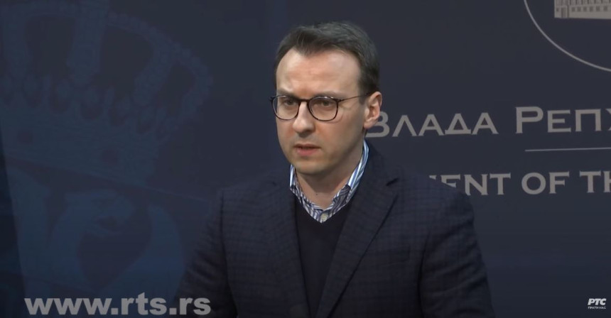 "Вучић је замолио Србе да се повуку са барикада"