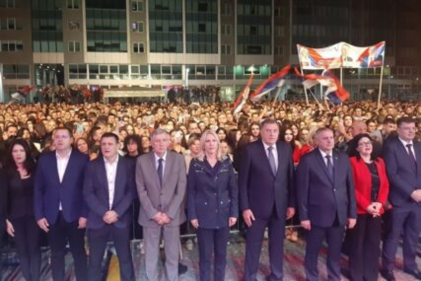 Vladajući uživaju u luksuzu, a inkubatore nabavljaju na donatorskoj večeri