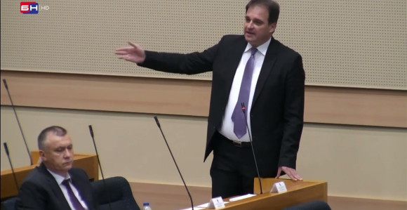 Ovaj zakon je morao da ide u redovnu proceduru