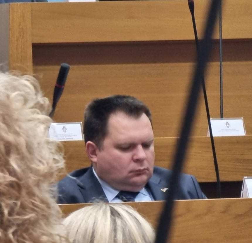 Ministar Budimir zadrijemao, evo ko ga je razbudio