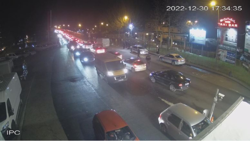 Duge kolone vozila na prelazima BiH sa Hrvatskom