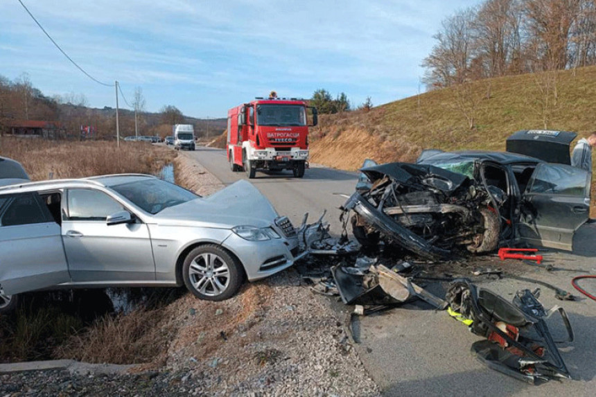 Vozač preminuo nakon stravičnog udesa u Stanarima