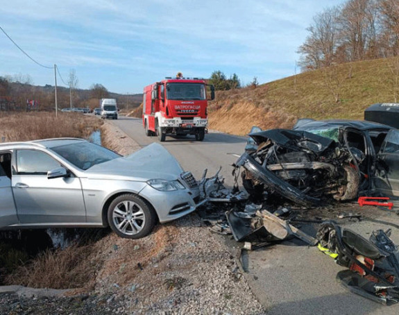 Vozač preminuo nakon stravičnog udesa u Stanarima