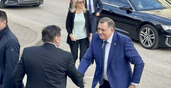 У Добоју састанак СНСД-а и лидера Осморке