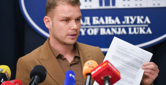 Скупштинска већина саботира уплату пензионерима