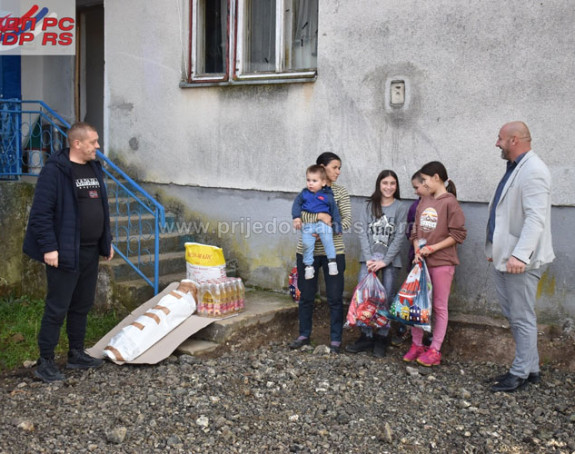 Удружење друмских превозника обрадовало породицу Здјелар