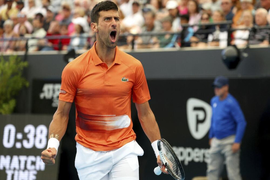 Đoković srušio Šapovalova i prošao u polufinale