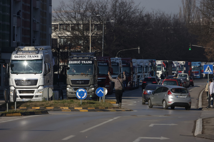 Десетине камиона продефиловало кроз Бањалуку