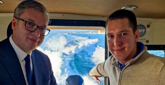 Vučić sa sinom Danilom na putu ka Svetoj Gori