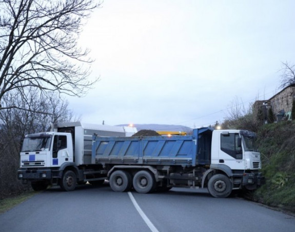 Блокиран пут код Штрпца након напада на српске дјечаке