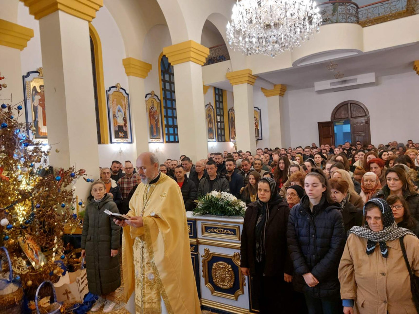 Божићне литургије у приједорским храмовима