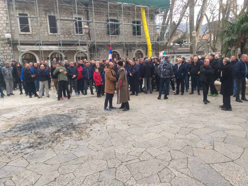 Протест у Требињу: Срби осуђени због пјесме