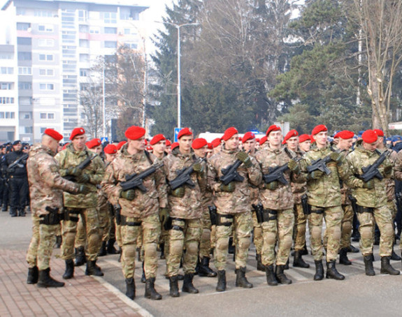 U svečanom defileu dvije i po hiljade učesnika MUP RS
