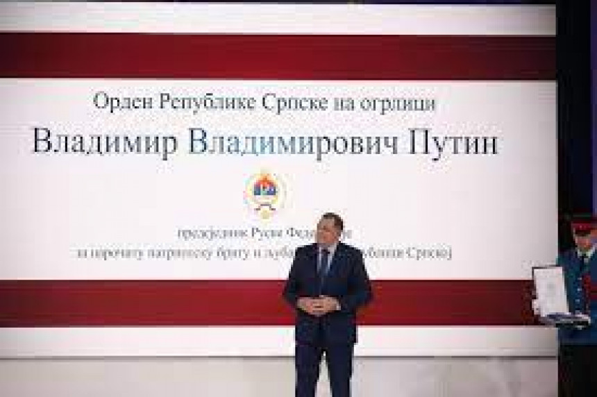 САД и ЕУ осудиле Додиково одликовање Путину